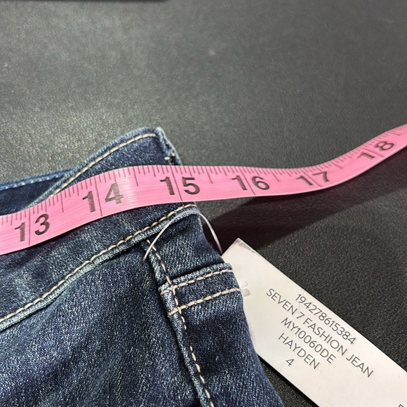 Seven7 Hayden Flare,High Rise,frayed hem,5 Pocket Belt Loop,zipper fly,sewn logo - Picture 7 of 9